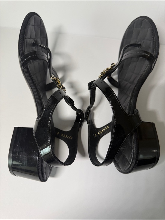 CHANEL Black Quilted Patent Leather T-Strap Sandals with Gold CC Chain main image 1